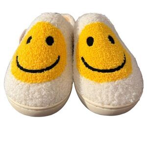 NWT Sugar & Spice Women's Happy Face Plush Slippers White/Yellow Size M (7-8)